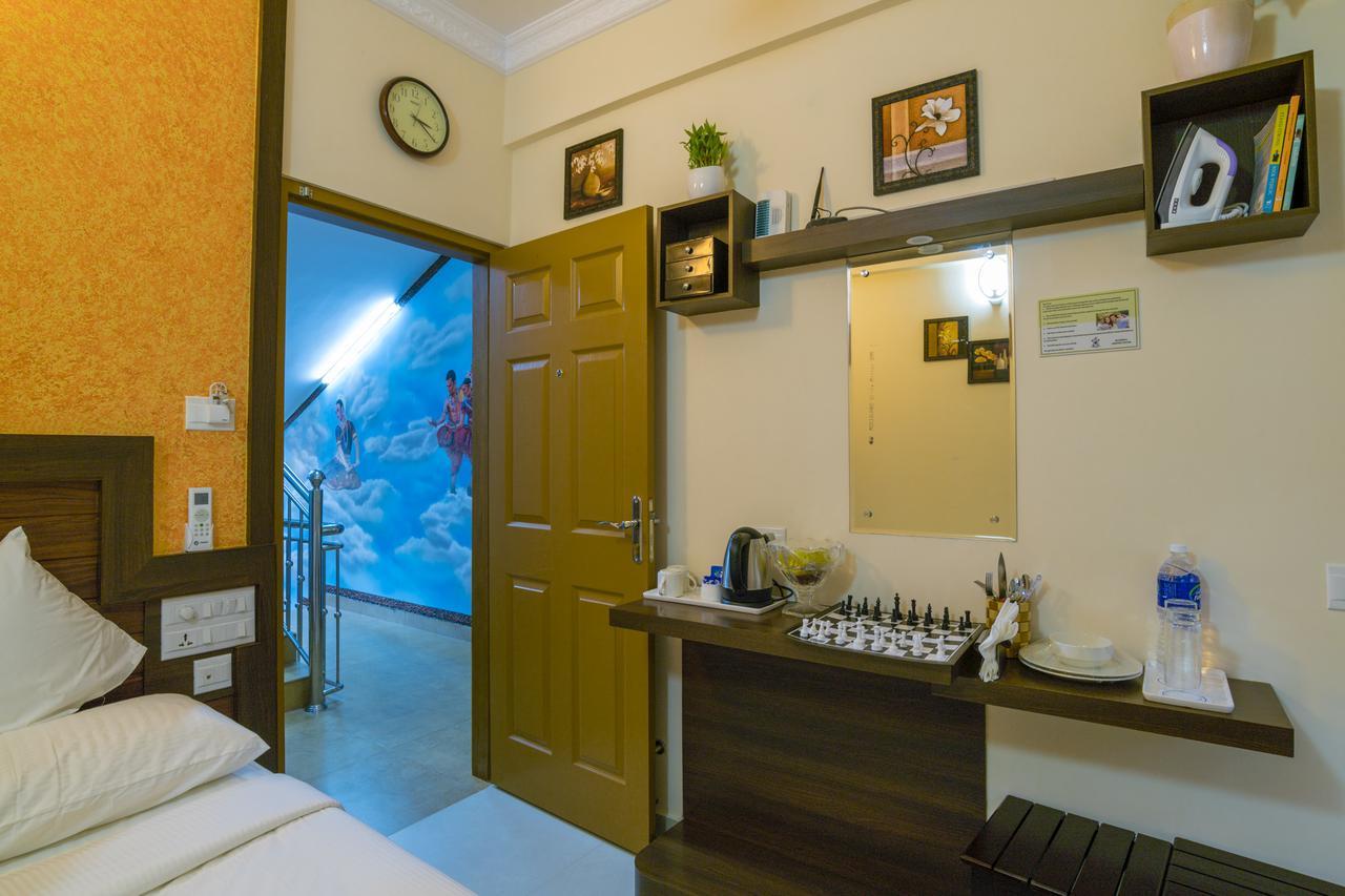 Blue Bell Cochin Airport Hotel Недумбасери Екстериор снимка