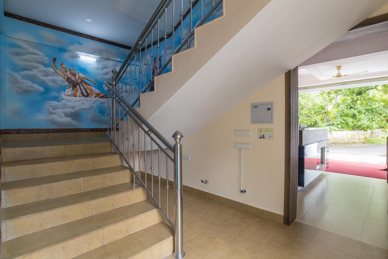 Blue Bell Cochin Airport Hotel Недумбасери Екстериор снимка