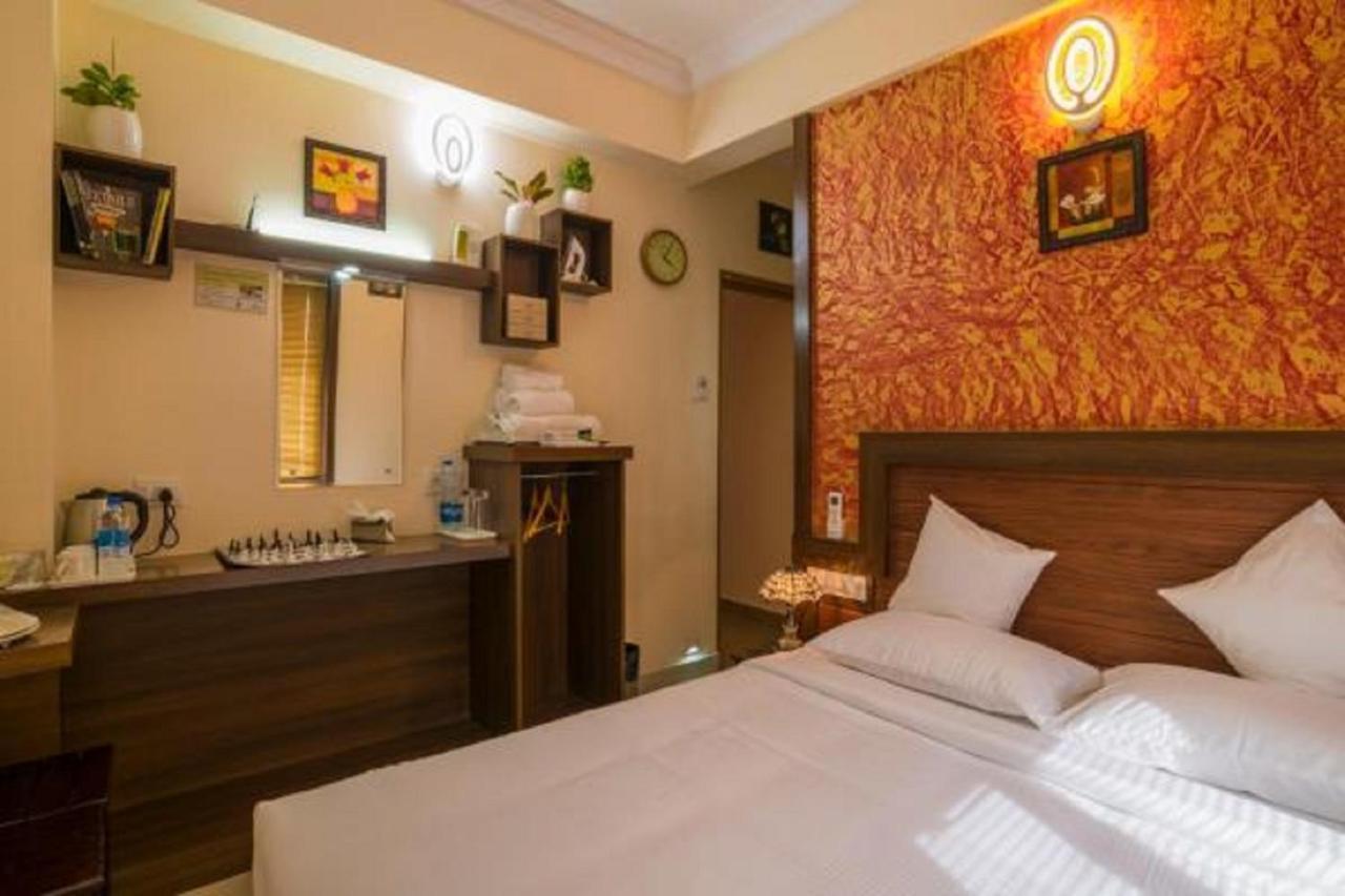 Blue Bell Cochin Airport Hotel Недумбасери Екстериор снимка